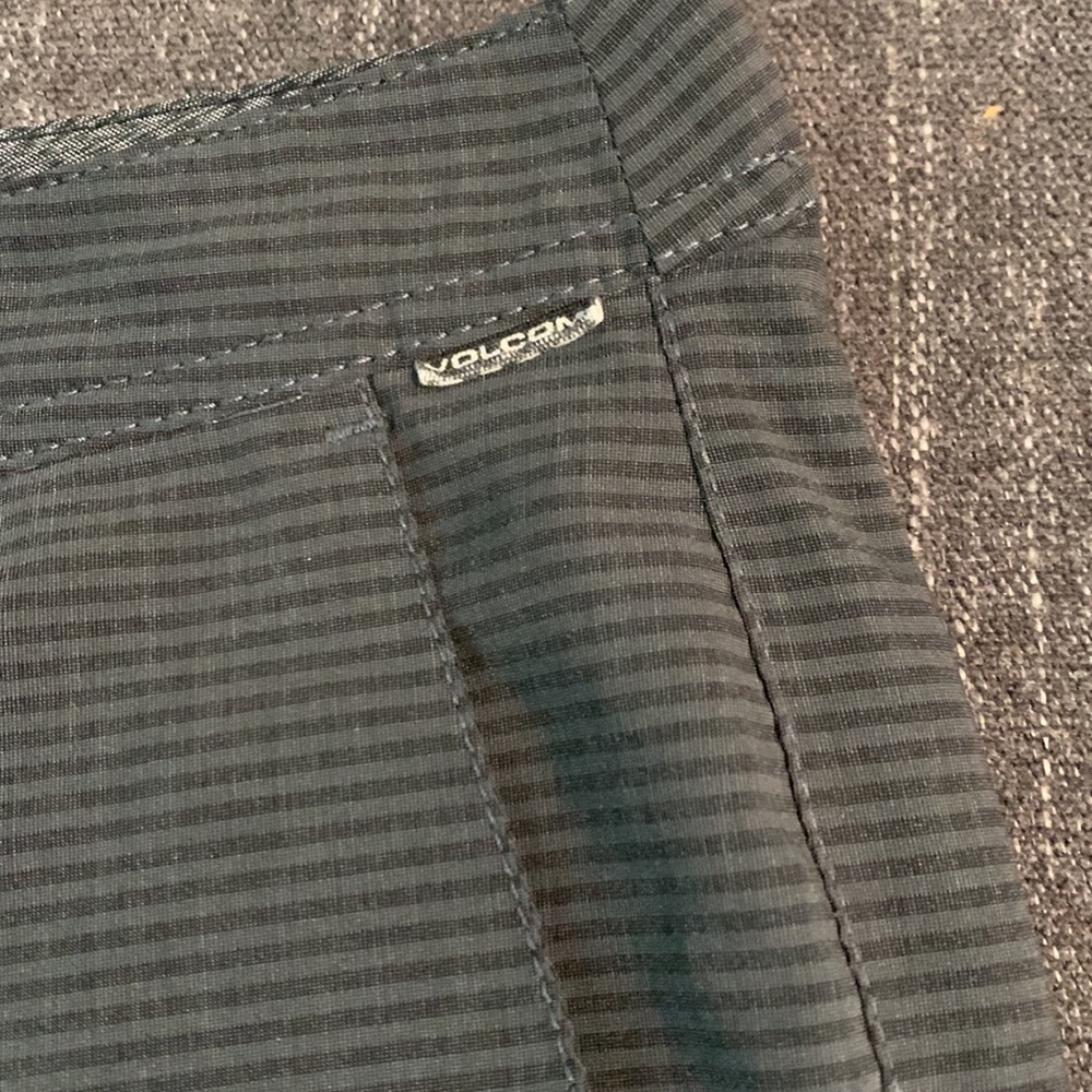 Volcom shorts - Picture 2 of 7